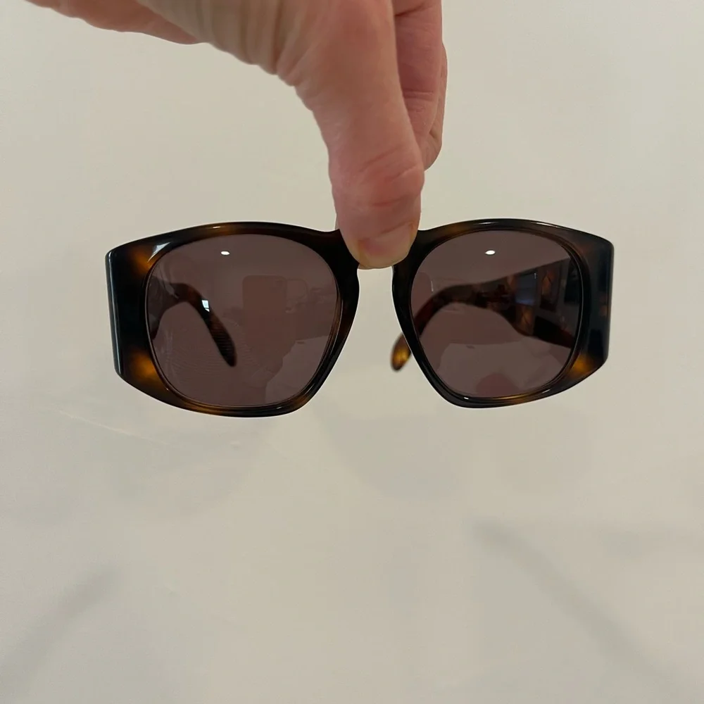 CHANEL sunglasses tortoiseshell